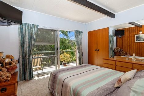 Photo of property in 30 Mountain Road, Henderson Valley, Auckland, 0612