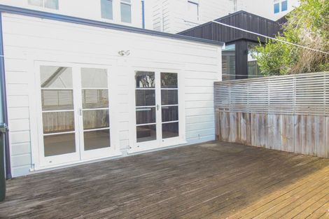 Photo of property in 68 Roxburgh Street, Mount Victoria, Wellington, 6011