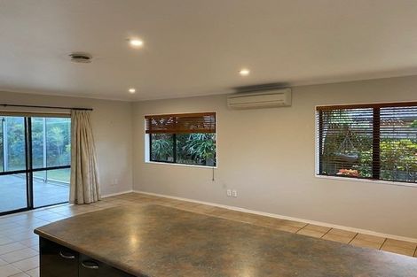 Photo of property in 3 Berkshire Terrace, Massey, Auckland, 0614