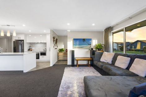 Photo of property in 12 Furlong Road, Papamoa, 3118