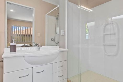Photo of property in 14 Greta Banks Place, Wattle Downs, Auckland, 2103
