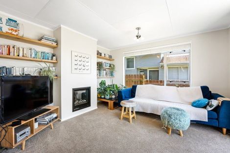 Photo of property in 18 Greenwich Grove, Stokes Valley, Lower Hutt, 5019