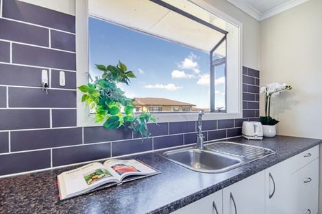 Photo of property in 1/185a Royal Road, Massey, Auckland, 0614