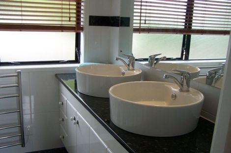 Photo of property in 2/4 Currell Way, Somerville, Auckland, 2014