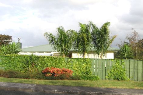 Photo of property in 118 Tiroroa Avenue, Te Atatu South, Auckland, 0610