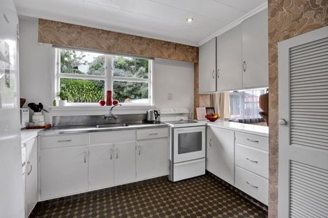 Photo of property in 2a Kendal Place, Merrilands, New Plymouth, 4312