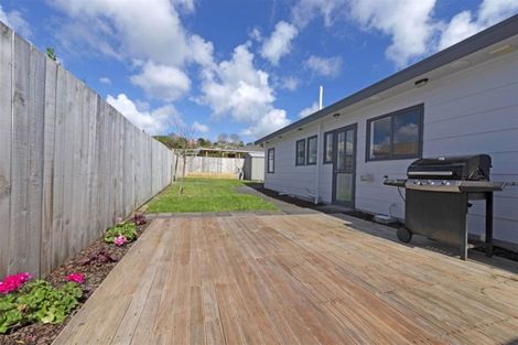 Photo of property in 3 Lori Place, Massey, Auckland, 0614