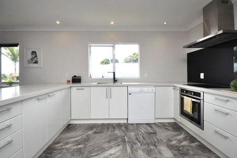 Photo of property in 3/840 Whangaparaoa Road, Manly, Whangaparaoa, 0930