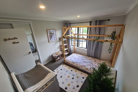 Photo of property in 8a Diosma Place, Botany Downs, Auckland, 2010