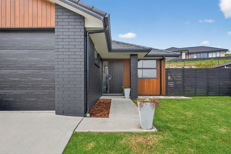 Photo of property in 4 Porokaiwhiri Avenue, Helensville, 0800