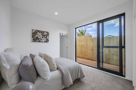 Photo of property in 744c East Coast Road, Pinehill, Auckland, 0630