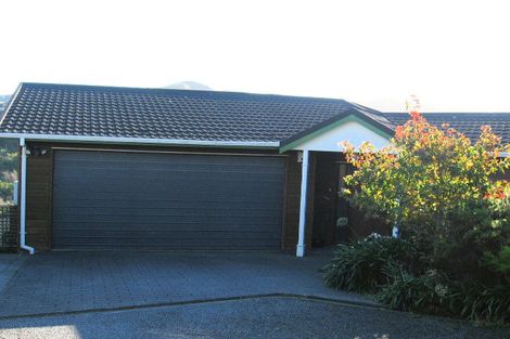 Photo of property in 18 Ronald Woolf Place, Churton Park, Wellington, 6037