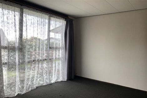 Photo of property in 7 Lindaver Grove, Merrilands, New Plymouth, 4312