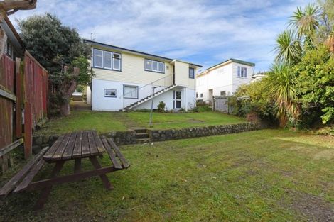 Photo of property in 64 Thomas Street, Stokes Valley, Lower Hutt, 5019
