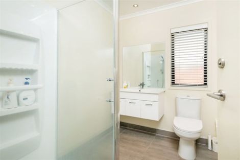 Photo of property in 31 Springvale Drive, Fairview Heights, Auckland, 0632