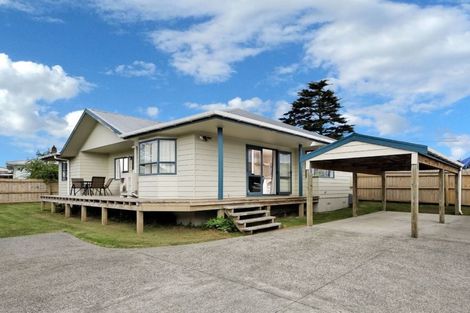 Photo of property in 6a Laura Street, Kelston, Auckland, 0602