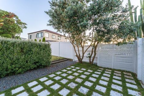 Photo of property in 8 Roy Maloney Drive, Henderson, Auckland, 0612