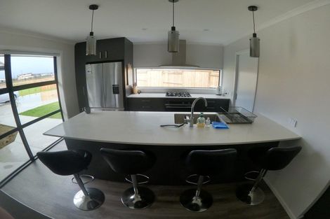 Photo of property in 90 Johnstone Drive, Fitzherbert, Palmerston North, 4410