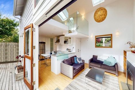 Photo of property in 13a Porritt Avenue, Mount Victoria, Wellington, 6011