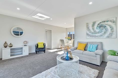 Photo of property in 2/8 Anglers Way, Wattle Downs, Auckland, 2102