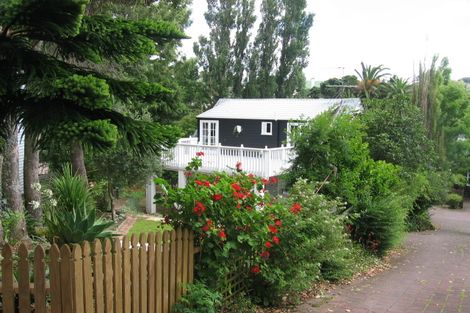 Photo of property in 8 Otahuri Crescent, Greenlane, Auckland, 1051