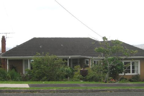 Photo of property in 96 Ocean View Road, Northcote, Auckland, 0627