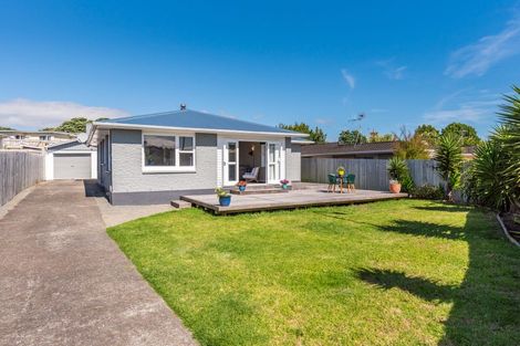 Photo of property in 16 Anthony Grove, Paraparaumu Beach, Paraparaumu, 5032