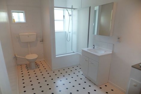 Photo of property in 46 Deuxberry Avenue, Northcote, Auckland, 0627