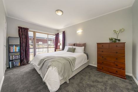 Photo of property in 2 Robertson Street, Elderslea, Upper Hutt, 5018