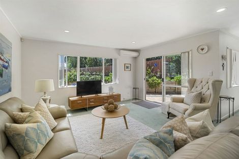 Photo of property in 10 Palmgreen Court, Stanmore Bay, Whangaparaoa, 0932