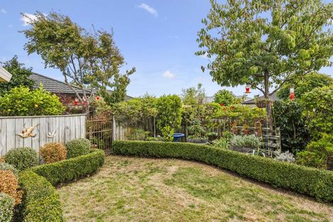 Photo of property in 35 Holcombe Drive, Paraparaumu, 5032