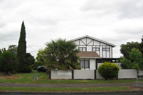 Photo of property in 218 Walter Strevens Drive, Conifer Grove, Takanini, 2112