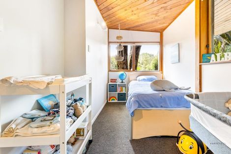 Photo of property in 24 Mahoe Road, Titirangi, Auckland, 0604