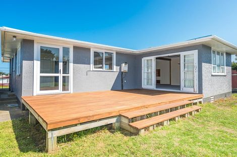 Photo of property in 10 Aotea Street, Castlecliff, Whanganui, 4501