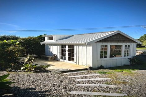 Photo of property in 20 Mcfarlane Street, Oakura, 4314