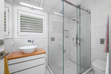 Photo of property in 22 Woodfern Crescent, Titirangi, Auckland, 0604