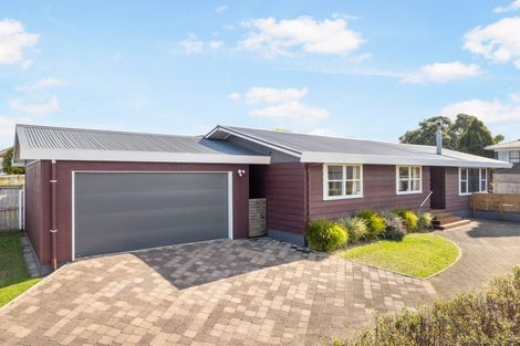 Photo of property in 52b Tirimoana Road, Te Atatu South, Auckland, 0602
