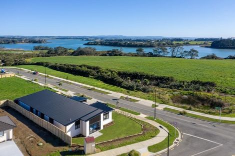 Photo of property in 31 Opouatu Avenue, Glenbrook, 2681