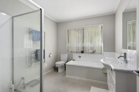 Photo of property in 33 Kahikatea Lane, Brown Owl, Upper Hutt, 5018