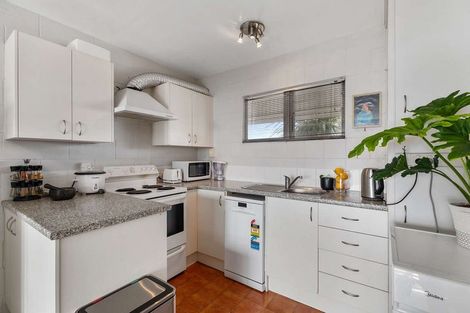 Photo of property in 10/32 Blockhouse Bay Road, Avondale, Auckland, 1026