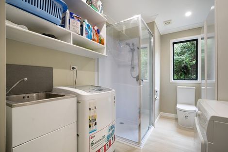 Photo of property in 36 Turanga Road, Henderson Valley, Auckland, 0612