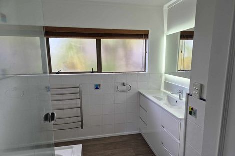 Photo of property in 1/46 Masterton Road, Rothesay Bay, Auckland, 0630