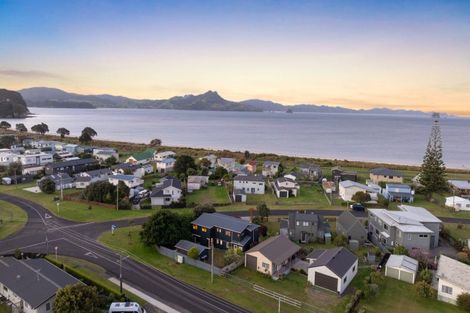 Photo of property in 2 Banks Street, Cooks Beach, Whitianga, 3591