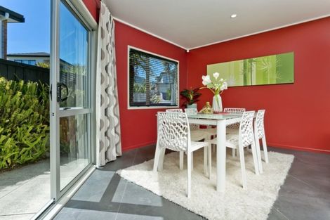 Photo of property in 27 Lyford Crescent, Sunnynook, Auckland, 0620