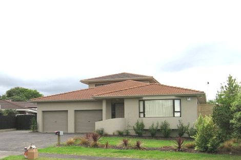 Photo of property in 4 Bernleigh Terrace, West Harbour, Auckland, 0618