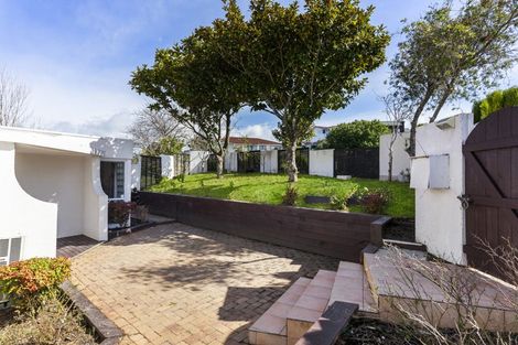 Photo of property in 22 Cairnbrae Court, Northcross, Auckland, 0632