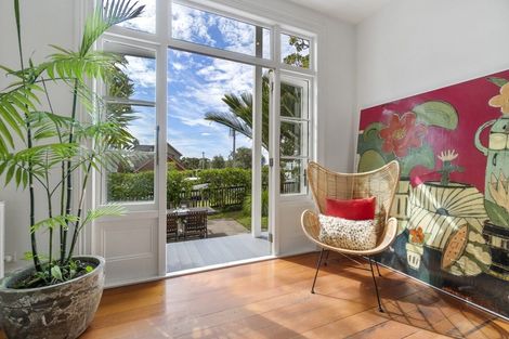 Photo of property in 75 Vauxhall Road, Devonport, Auckland, 0624