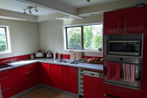 Photo of property in 2/18 Manuka Road, Glenfield, Auckland, 0629