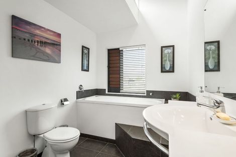 Photo of property in 3/71 Pupuke Road, Northcote, Auckland, 0627