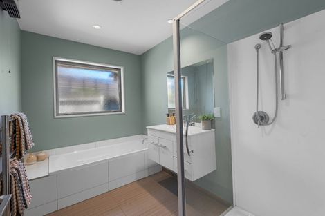 Photo of property in 30 Holiday Drive, Mairehau, Christchurch, 8052